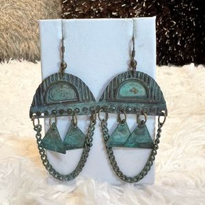 Beautiful light weight unique costume pierced earrings